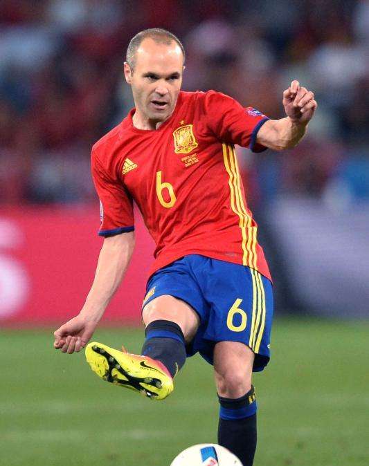 Riecco la Spagna: la Roja di Del Bosque lanciata nel segno di Iniesta