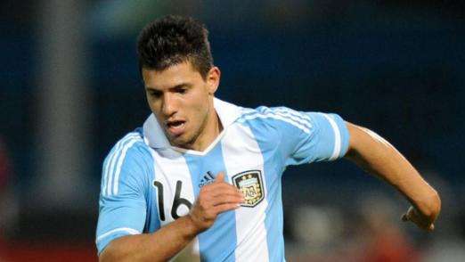 Man. City, Aguero: "Balotelli? Ingiuste le critiche"