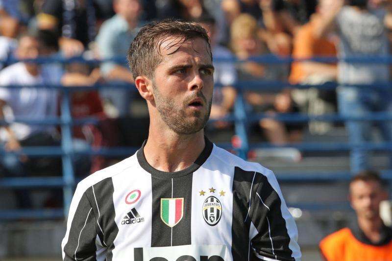 Pjanic: "Juve, che mentalità. Con Higuain e Dybala è tutto più semplice"
