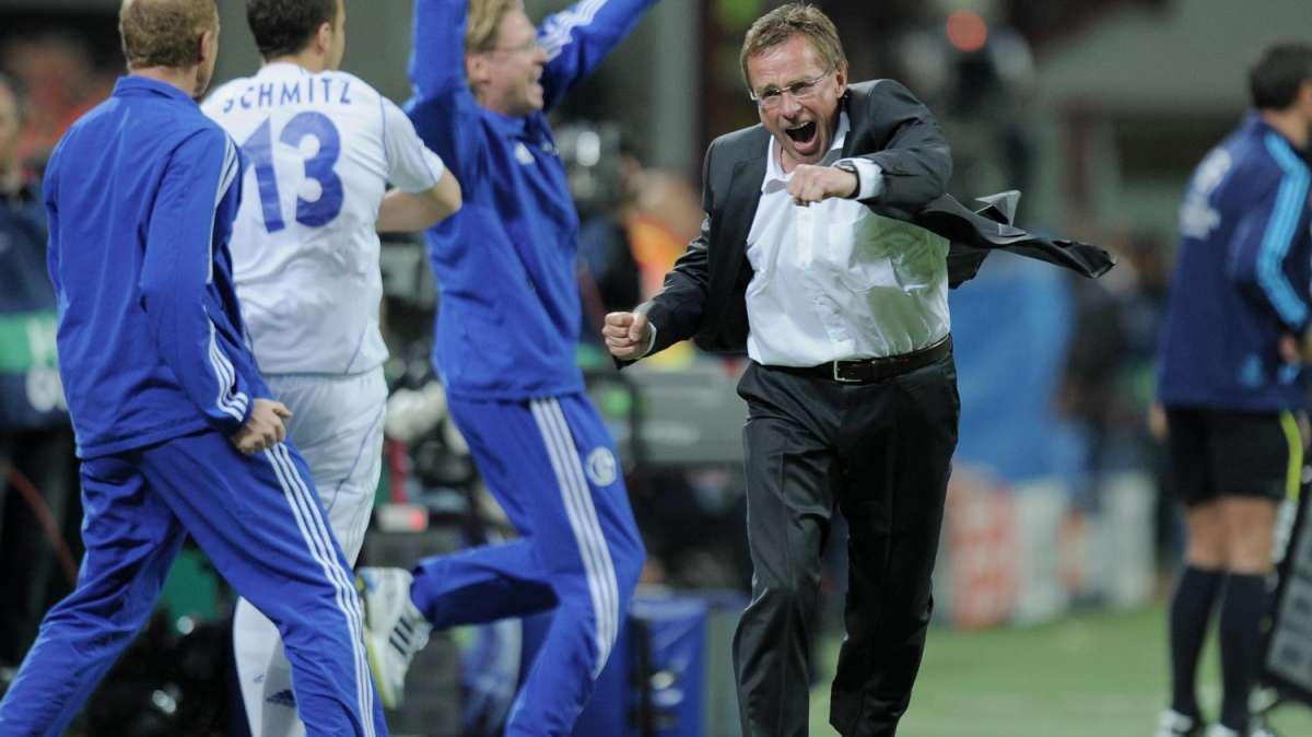 FISCHIO FINALE - Inter-Schalke04 2-5 - Notte fonda a San Siro. L'Inter è praticamente fuori