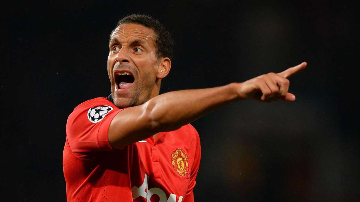 Manchester United, Ferdinand medita il ritiro. Giggs no
