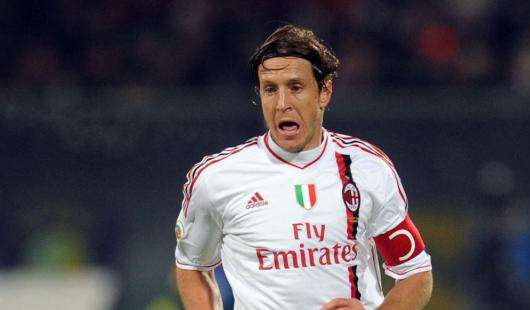 Milan, Ambrosini consiglia Tevez: "Fai una scelta di prestigio"