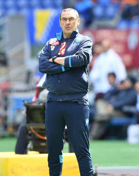 Sarri attaccata un tecnico big:"Se dovessi puntare sul contropiede, lavorerei in banca"