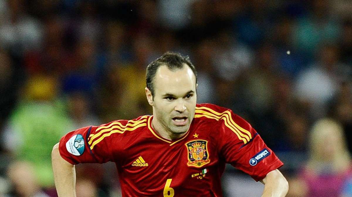 Barcellona, Iniesta senior: "Non lascerà il club"