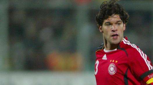 Bayer, Ballack lascia a fine stagione