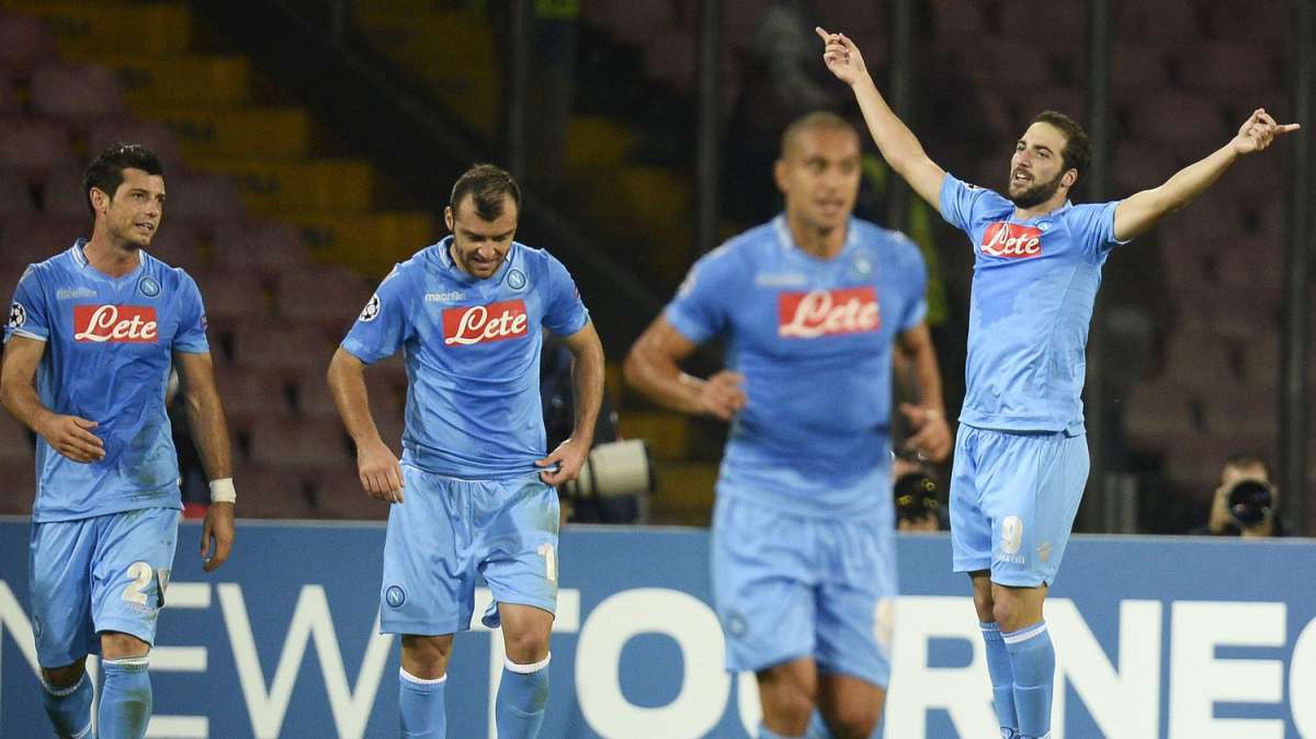 Higuain e la difesa del Napoli - Top&flop di Napoli-Marsiglia