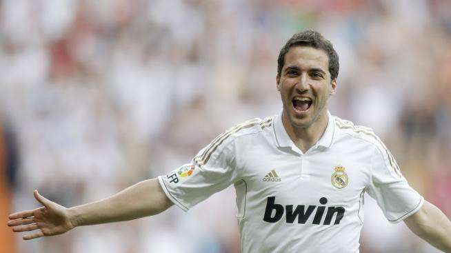 Arsenal, sfida alla Juventus per Higuain