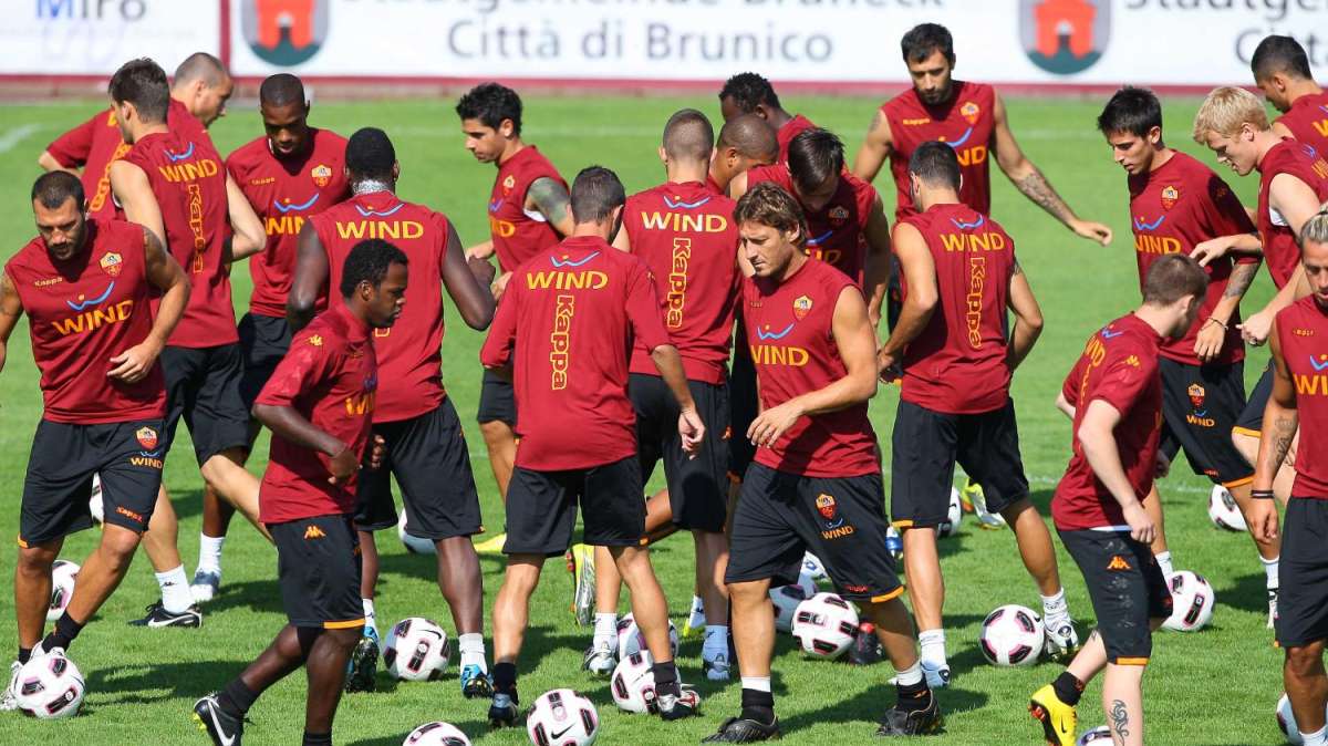 Roma, 20 convocati per Monaco