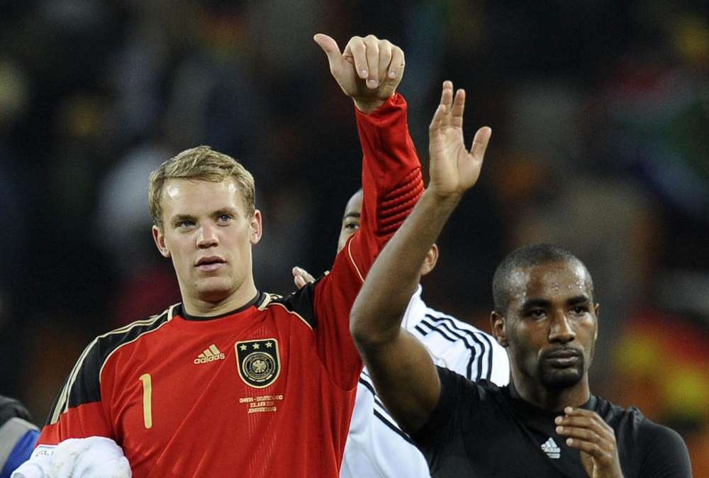 Man Utd, via al totoportiere. Neuer balza in testa