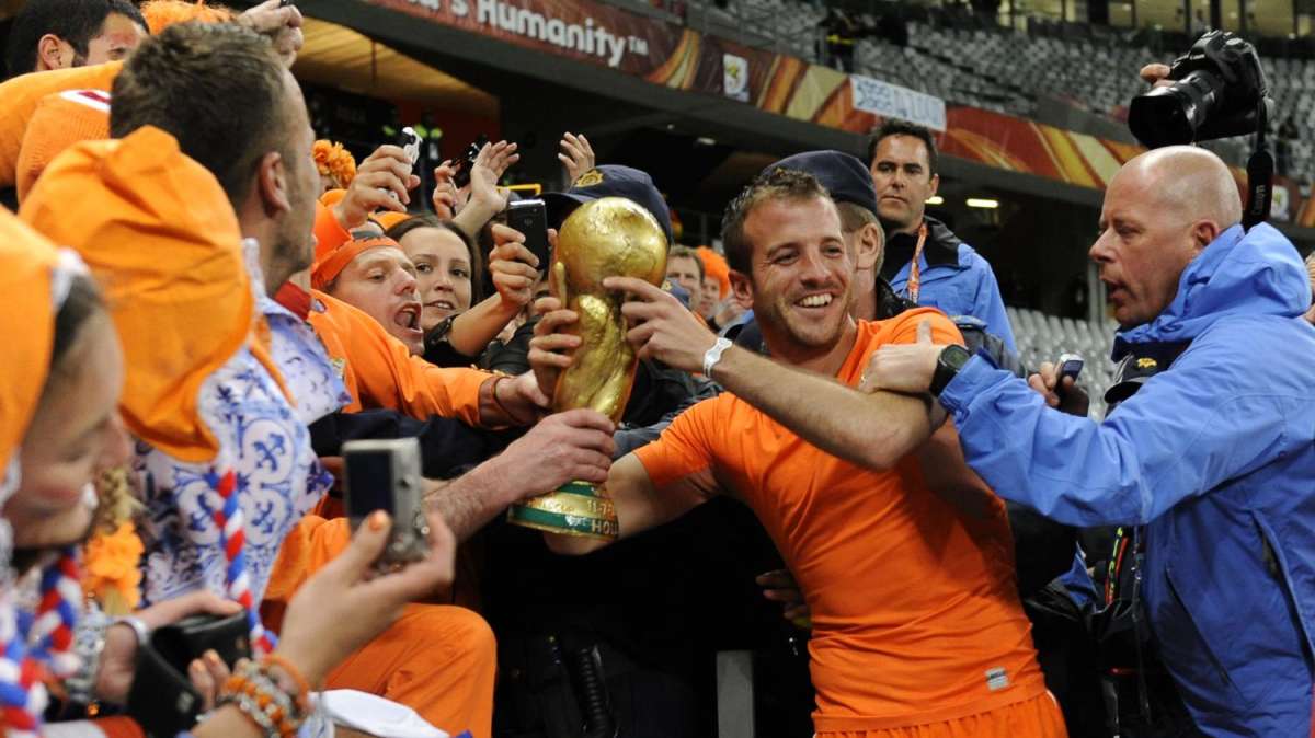 Tottenham, Van der Vaart: "Qui per restarci e vincere"