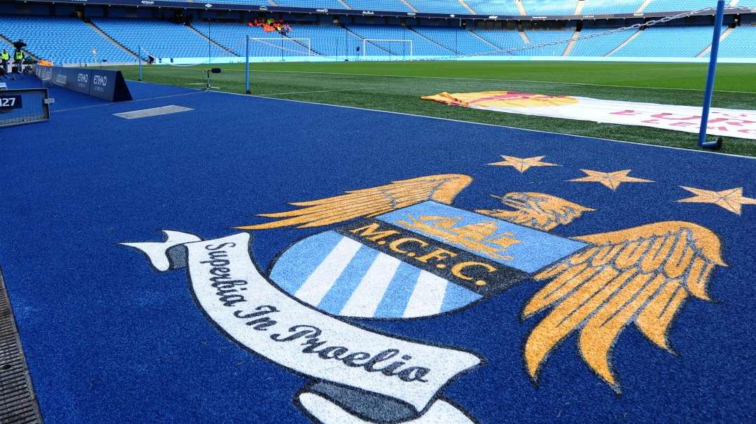 Man. City, Defoe se parte Tevez