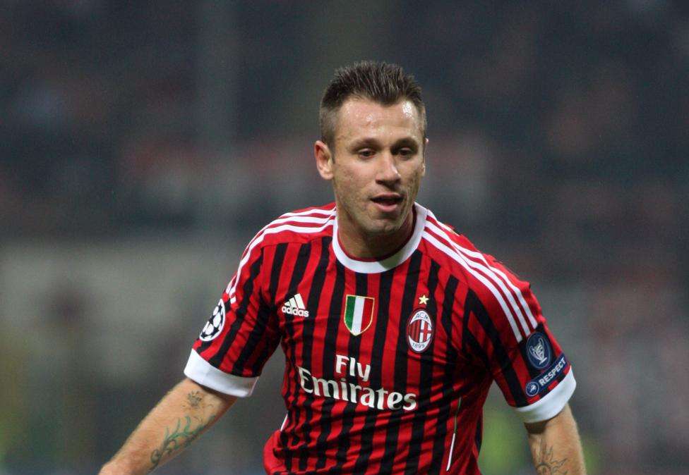 Milan, Cassano sorride e cammina...