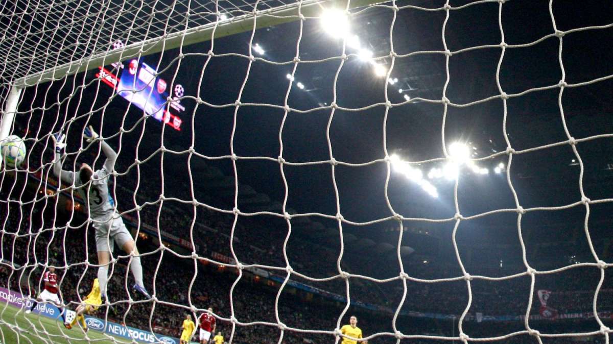 Arsenal, Djourou salta il Milan