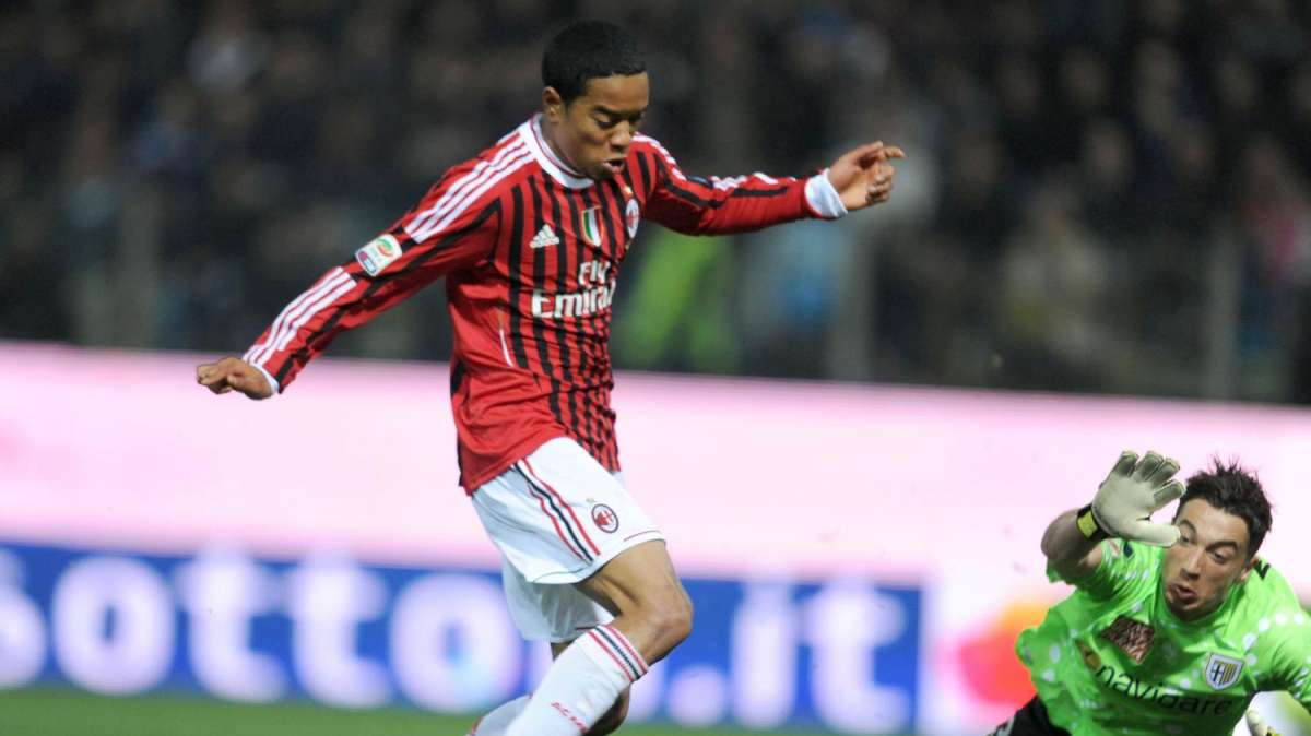 Milan, problemi per Emanuelson l'indistruttibile