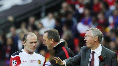 Man United, convince Rooney in mezzo a campo