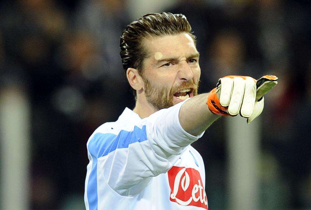 Napoli, De Sanctis si lega a vita agli azzurri