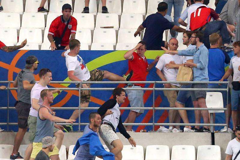 Euro 2016: l'Uefa minaccia Inghilterra e Russia