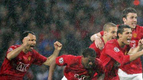Man Utd, Giggs vince il Golden Foot 2011