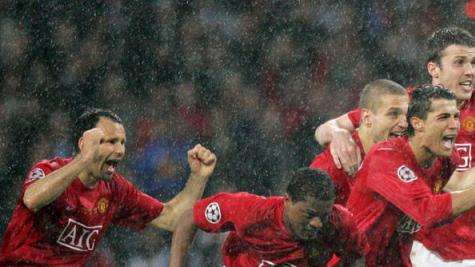 Man United, Ferdinand disposto a tutto pur di restare
