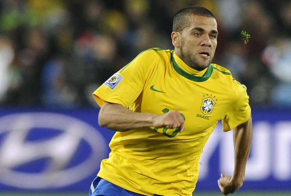 Barça, Cruijff: "Alves partirà se arriva un grande offerta"