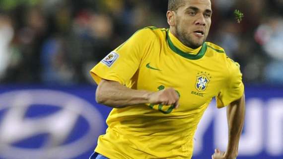 UFFICIALE: Dani Alves rinnova fino al 2015