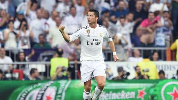 Real Madrid, Ronaldo riceve la scarpa d'oro: 