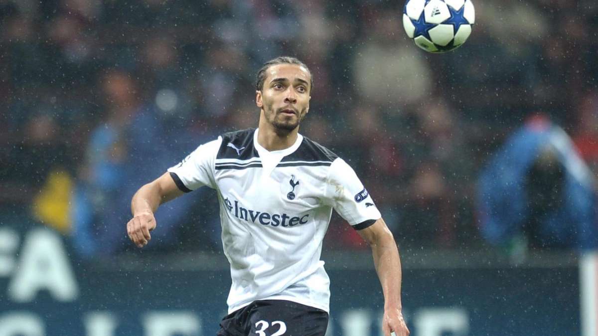 Tottenham, Assou-Ekotto avvisa il Milan: "Abbiamo già punito l'Inter"