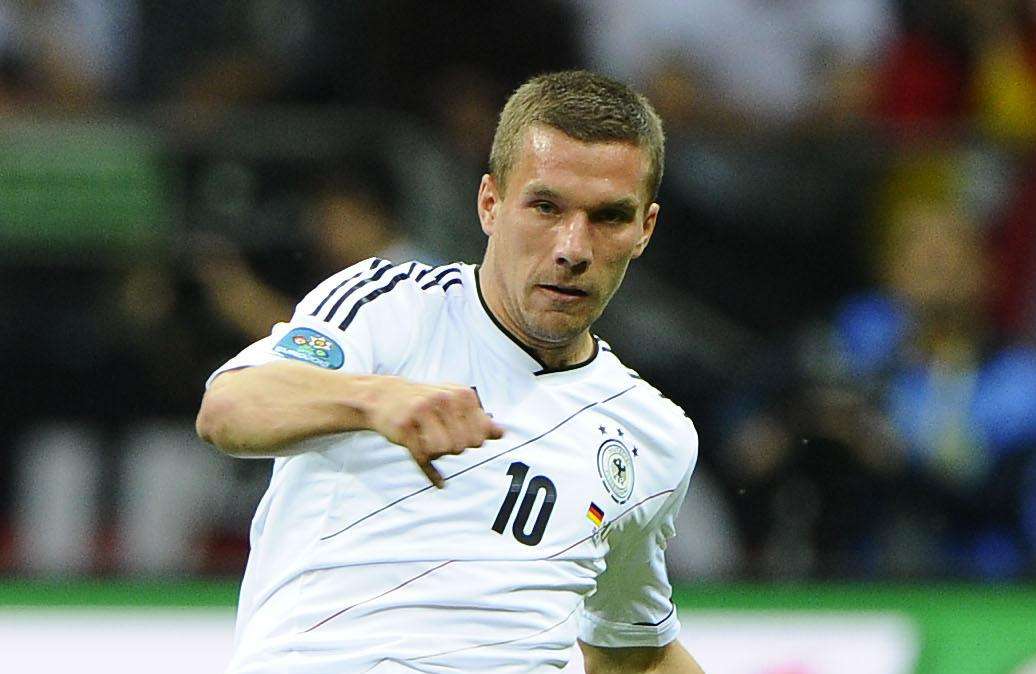Wenger difende Podolski: "Non è abituato a giocare da punta centrale"