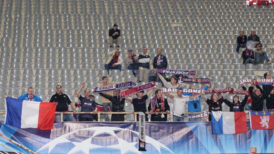 Lione, un galacticos per la difesa