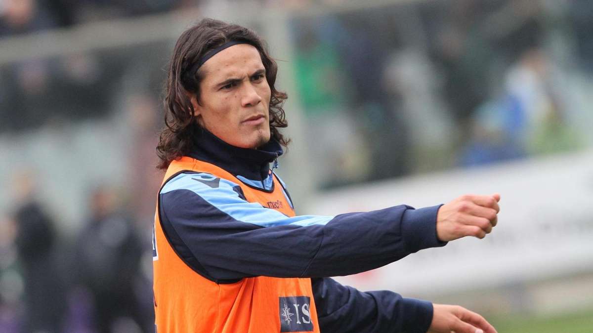Il fratello di Cavani: "Ama Napoli, ma nel calcio..."