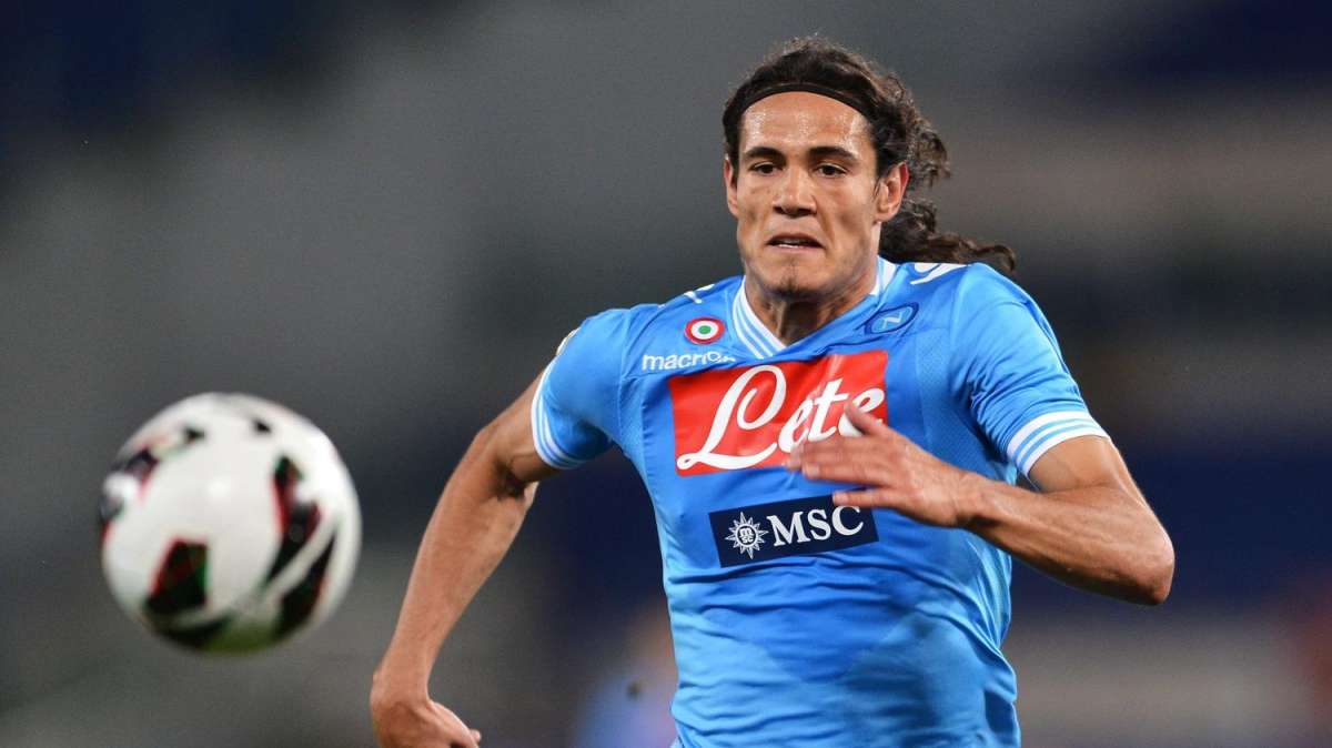 Napoli, ultimatum a Cavani: rinnovo o addio