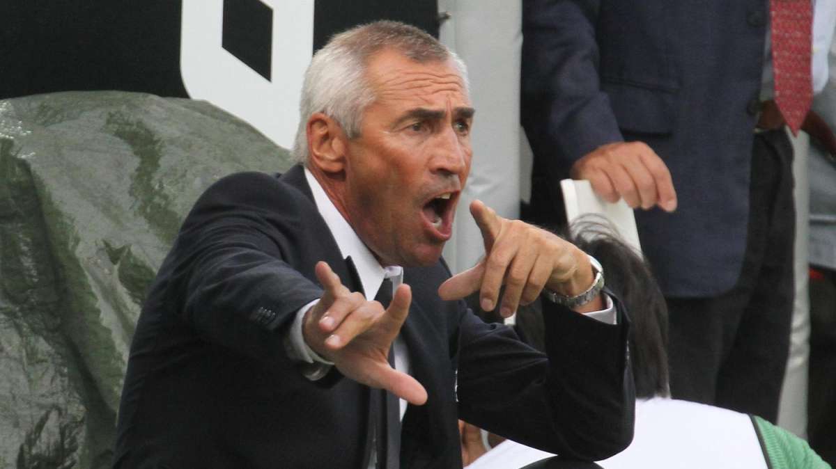 Lazio, Reja placa i toni: "Qualificazione in Champions? Non cadiamo nella trappola dell'entusiasmo"