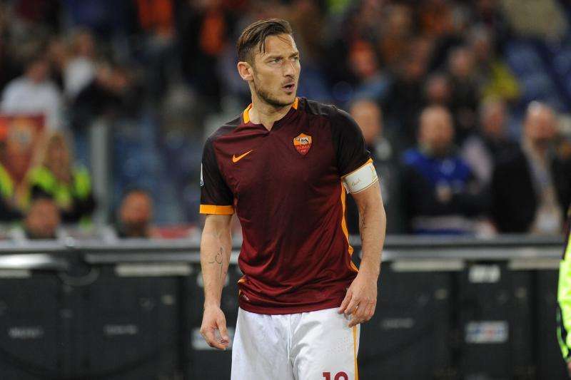 Lite Spalletti-Totti, il retroscena: "Giochi a carte fino alle 2 di notte..."
