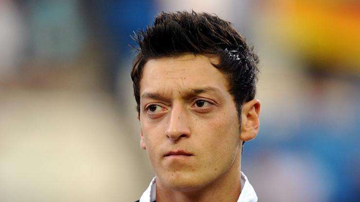 Ozil, Ramsey e la coppia Zuniga-Britos. Top&Flop di Arsenal-Napoli