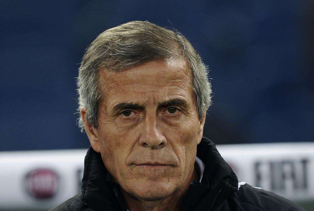 Napoli, Tabarez spaventa gli azzurri: "Cavani via dall'Italia"