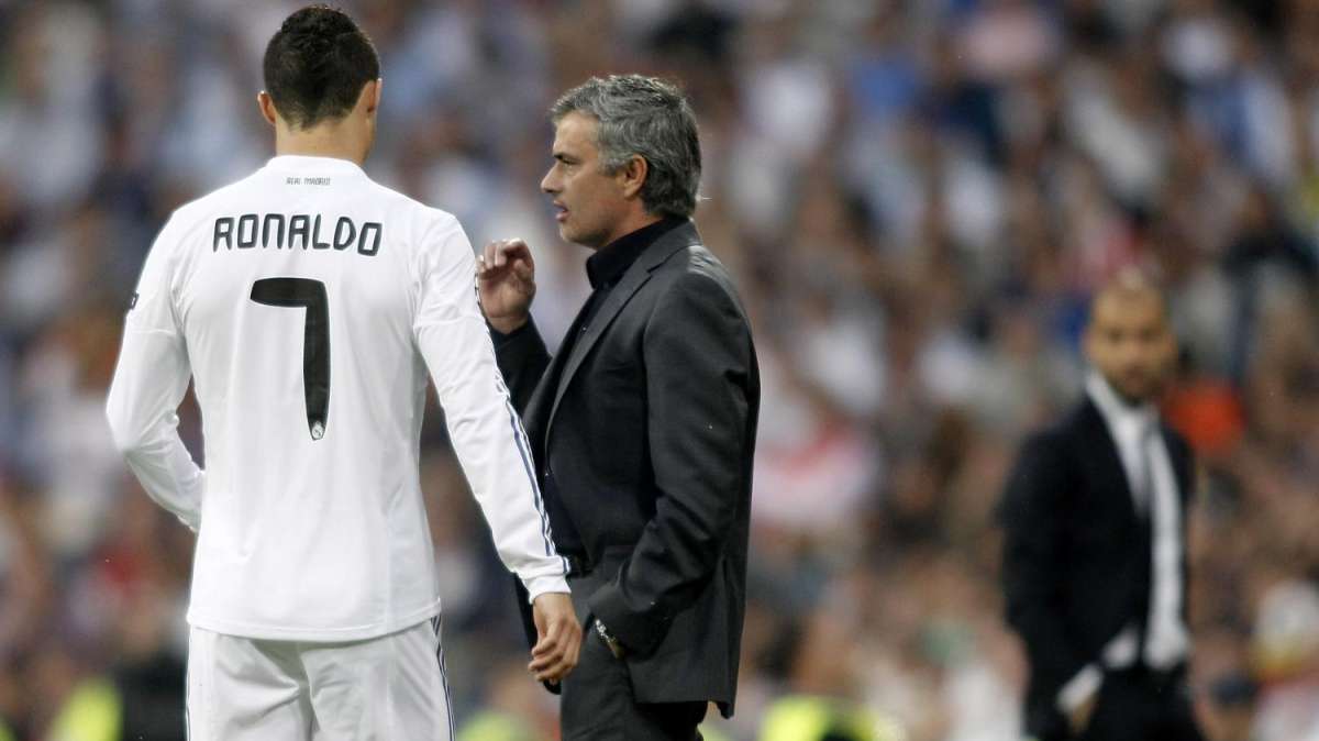 Mou a testa bassa: "Messi è un protetto!"