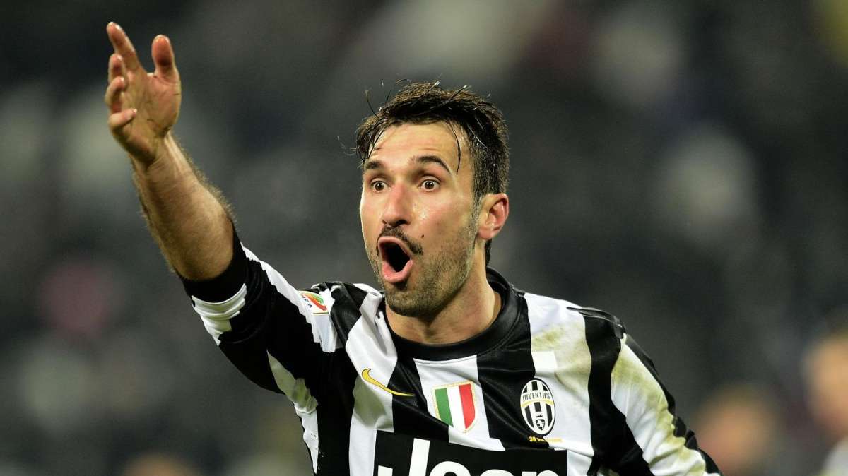 L'ag. di Vucinic: "Piace allo United, ma resta alla Juve"