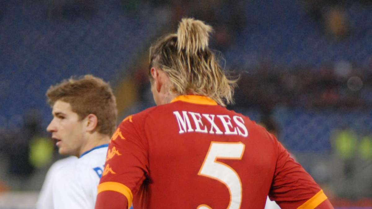 Roma, Mexes si opera: 4 mesi di stop