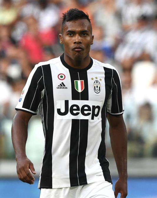 Juve, un club inglese punta Alex Sandro