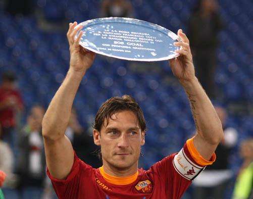 Roma, Totti: "Ancelotti? Spero pensi alla Roma"
