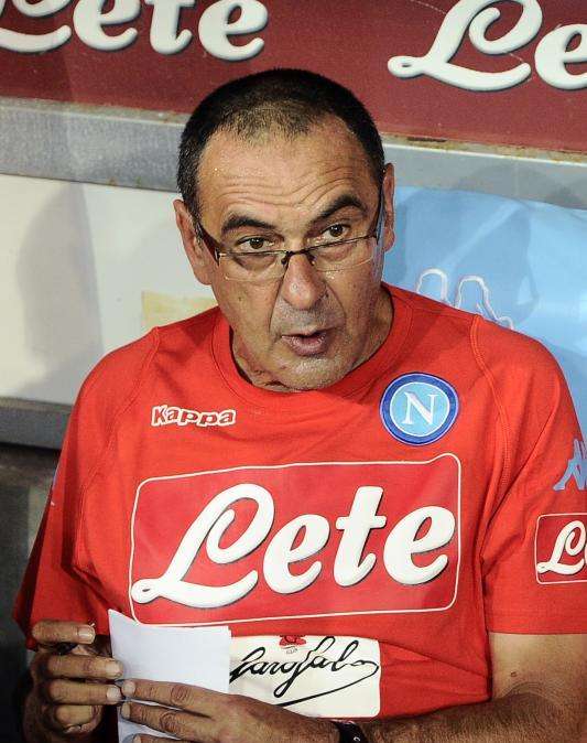 Napoli, Sarri incorona già la Juventus: "In campionato sarà come Bayern e Psg. C'è solo un modo per evitarlo"