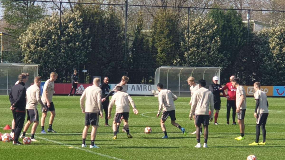 Ajax, colpo in allenamento per Berghius: out contro lo Jagiellonia. Ok Hlynsson e Fitz-Jim