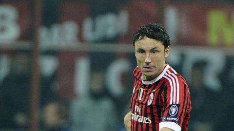 Milan, Van Bommel: "Mai detto di voler andare via"