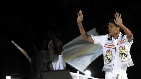 Real Madrid, Varane: "Io allo United? Nulla di vero"