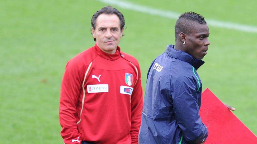 Man. City, Prandelli: "Balotelli si sta facendo del male da solo"