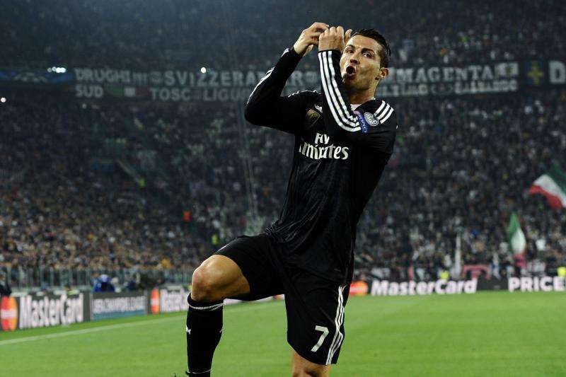 Real Madrid, Perez avverte il PSG: "Ronaldo rimane qui"