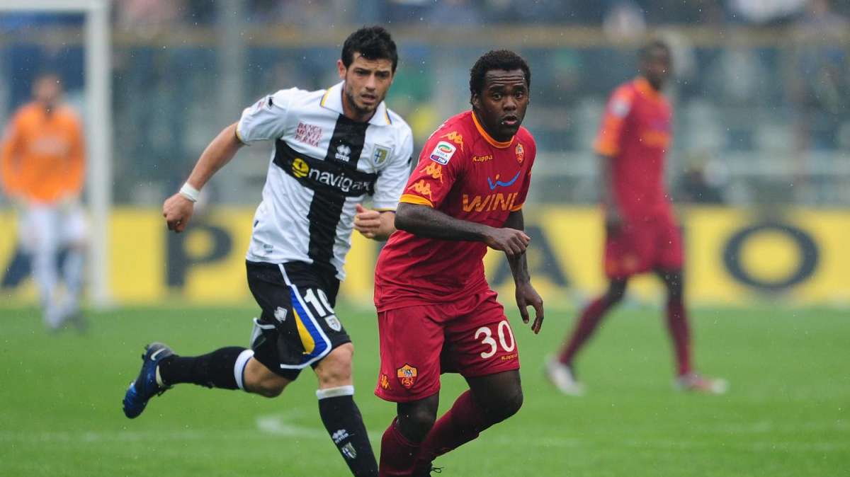 Napoli osserva Dzemaili