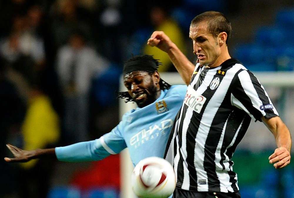 Man. City, Adebayor fra Liverpool e Tottenham