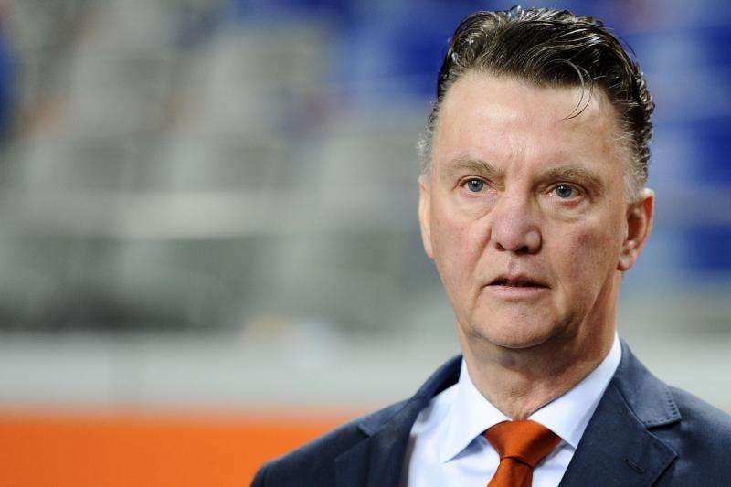 Oggi il Chelsea: Van Gaal non dirige l'allenamento, ma resta sulla panchina dello United