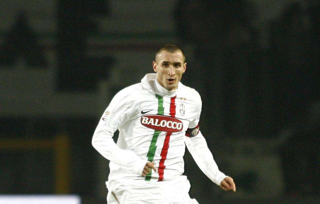 Real Madrid, offerto Higuain per Chiellini